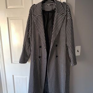 Women’s houndstooth trench coat